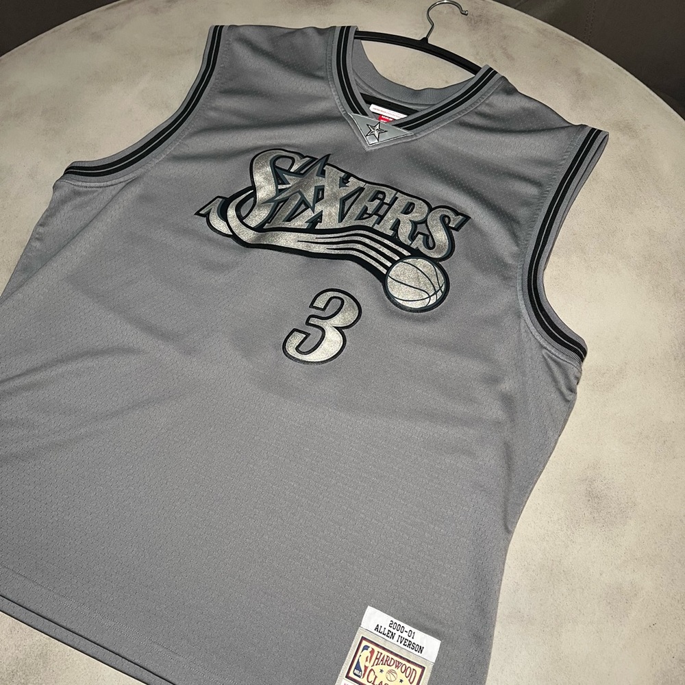 Mitchell & Ness Iverson 76ers Hardwood Classic Grey Jersey